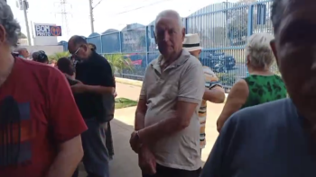 Idosos reclamam não ter onde sentar