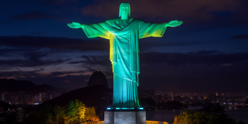 Rio de Janeiro Ilumina Cristo Redentor em Apoio à Liberdade da Ucrânia